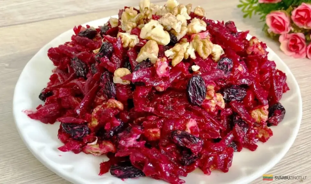 Banalne sałatki z buraków? Poznaj przepis, który zrobisz w 5 minut (a goście będą zachwyceni!)