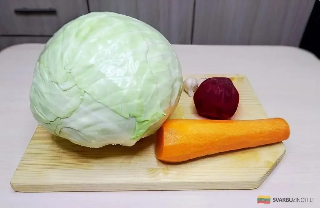 Cały rok chrupiemy kapustę bez krojenia! Rewolucyjny trik z zalewą i burakiem