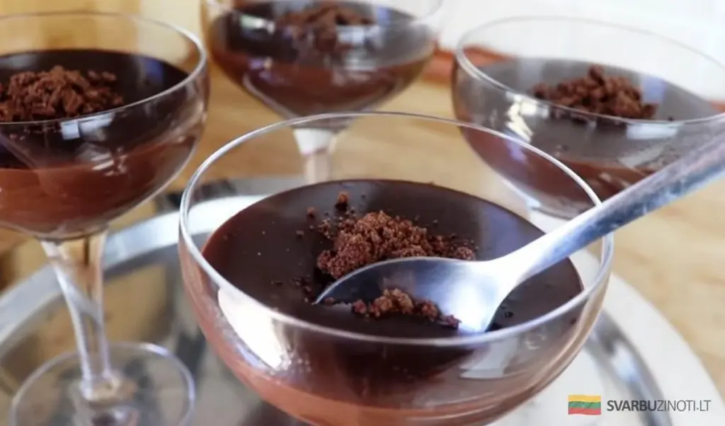 Czekoladowy deser jak z cukierni. Gotowy w 5 minut, bo nie potrzebuje żelatyny