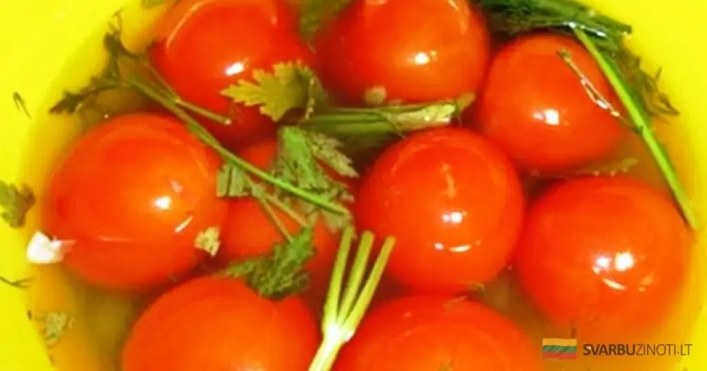 Dlaczego doświadczeni kucharze dodają łyżeczkę cukru do solonych pomidorów?