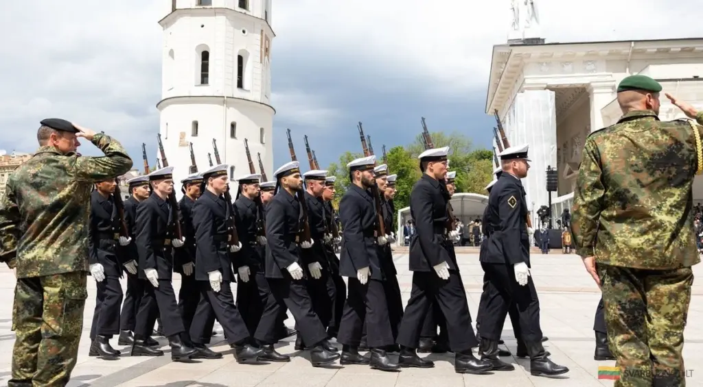 Filozof z Francji wstrząśnięty: „Litwa, kraj czekający wojny” — widok w Wilnie zszokował znanego myśliciela