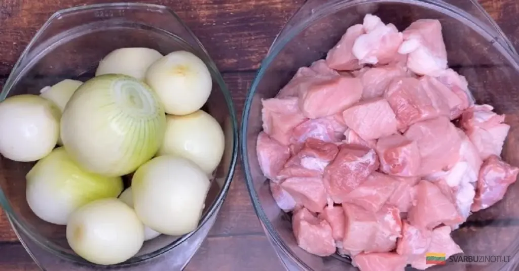 Gulasz z wołowiny ze smażoną cebulą: przepis na niezapomniany obiad