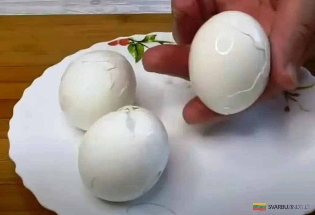 Ostre sałatki z paluszków krabowych. Przepis, który odmieni Twoją kuchnię