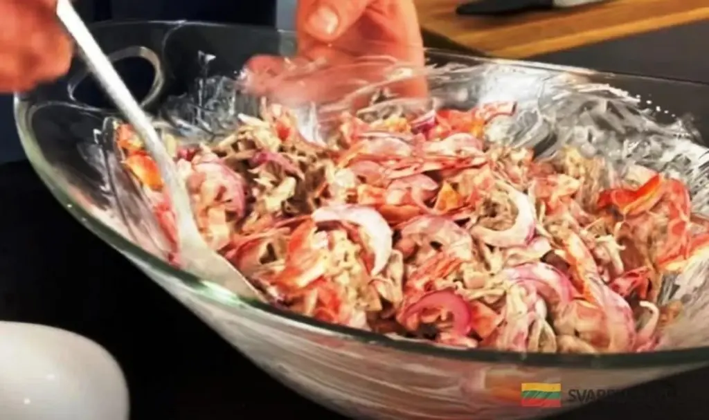 Sałatka z pieczonej wołowiny: 3 składniki, 100% smaku