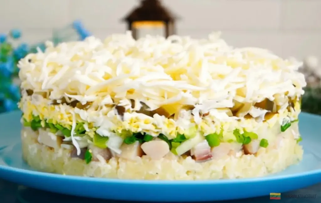 Sekret idealnych wakacji: "Śledź pod śniegiem" - sałatka, która przyćmi nawet Twoją ulubioną "Sylwię"