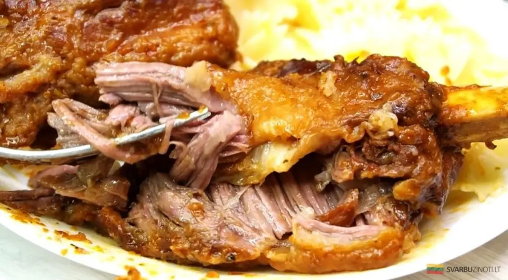 Żeberka duszone do miękkości: sekretny sposób, by zaskoczyć bliskich