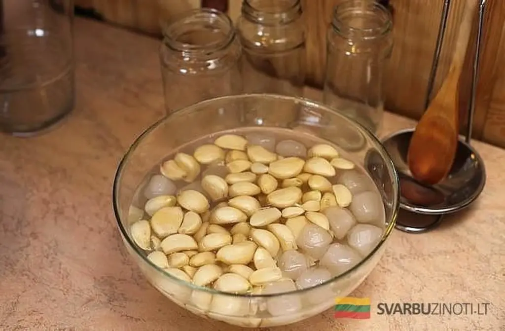 Babcia z targu zdradziła sekret. Prosty przepis na czosnek i wodę, który odmienił moje życie i wygnał choroby