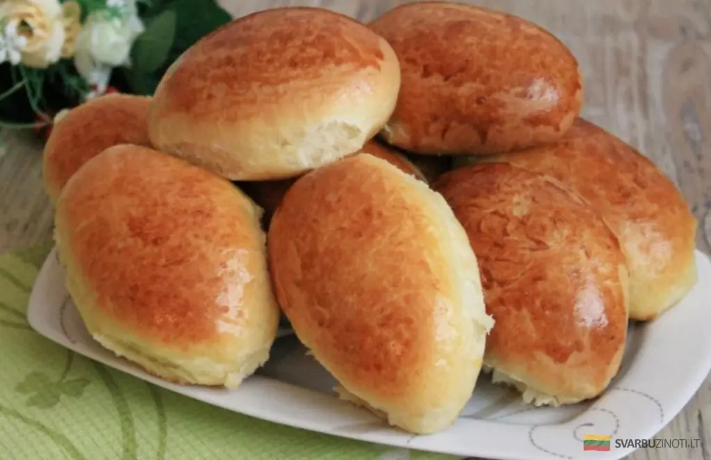 Ciasto drożdżowe z twarogiem i pomarańczą: jak przygotować na Nowy Rok