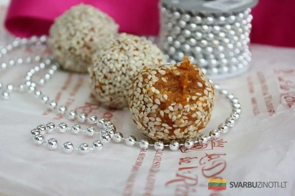 Domowe słodycze z daktyli, bananów i suszonych moreli: bez barwników i konserwantów