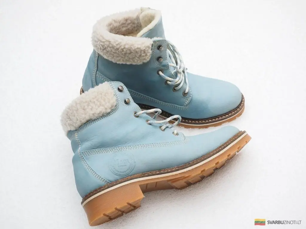 Jak nosić trampki zimą i nie zmarznąć: budżetowy trik z folią