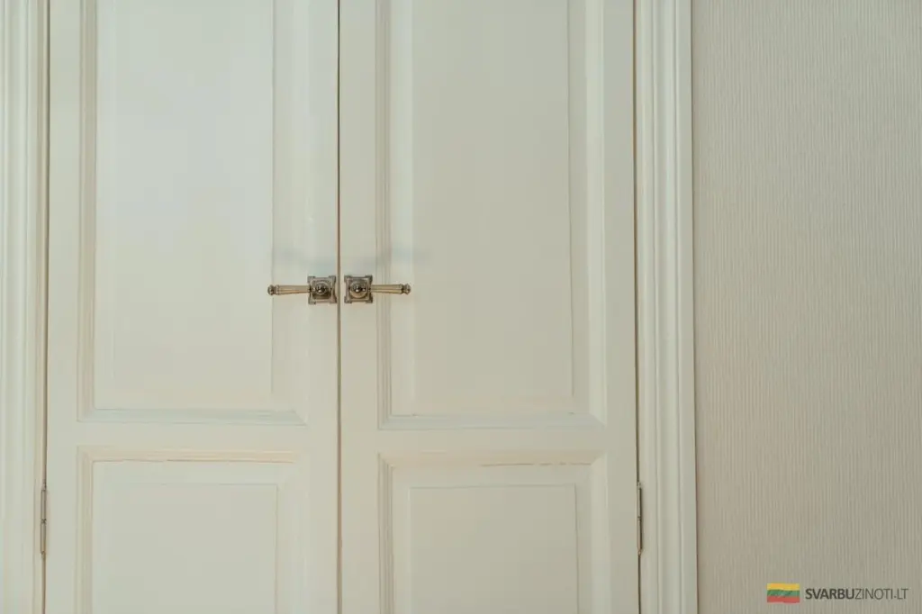 Jak ogrzać dom bez przepłacania: domowy trik ze starą prześcieradłem