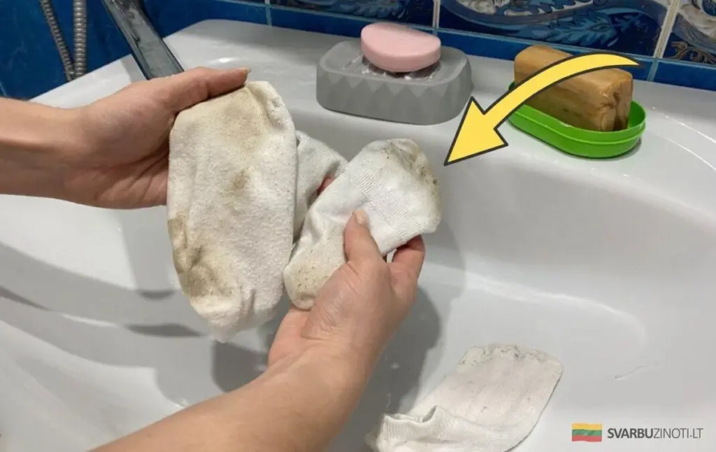 Jak przywrócić butom śnieżną biel i pozbyć się trudnych plam?