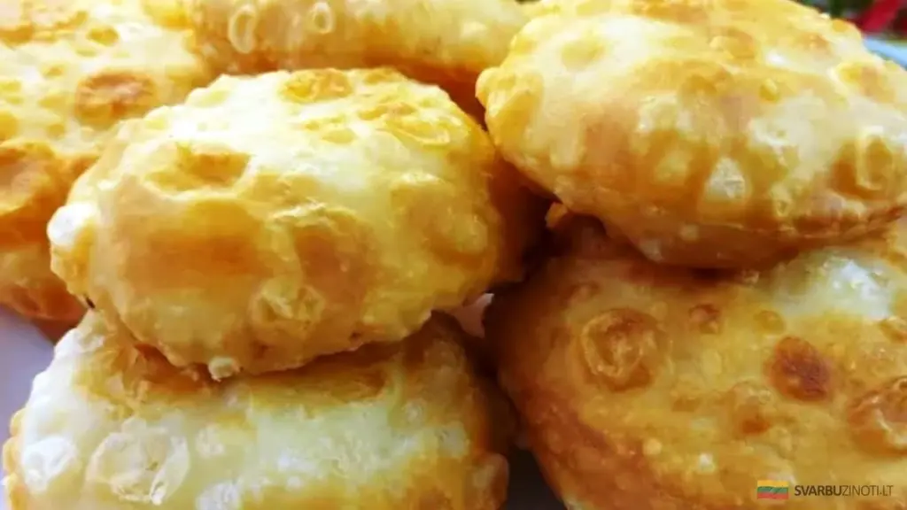 Kefir, jajko i 10 minut: Szybkie placki z soczystym nadzieniem, których nie znasz!