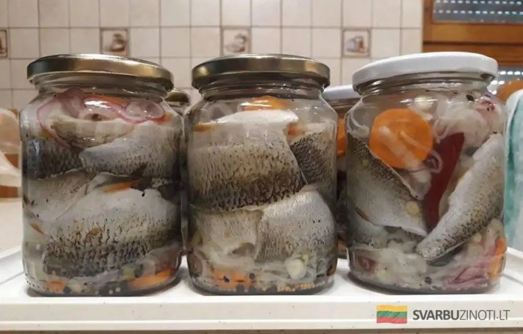 Marynowana ryba z chabrem w słoiku: przepis, który przebija śledzia i łososia