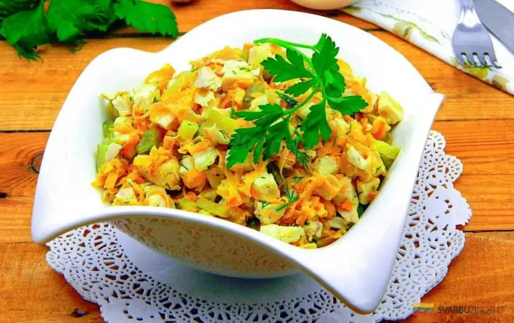 Najprostsza sałatka "Obżartuch" z kurczakiem i zaskakującym składnikiem