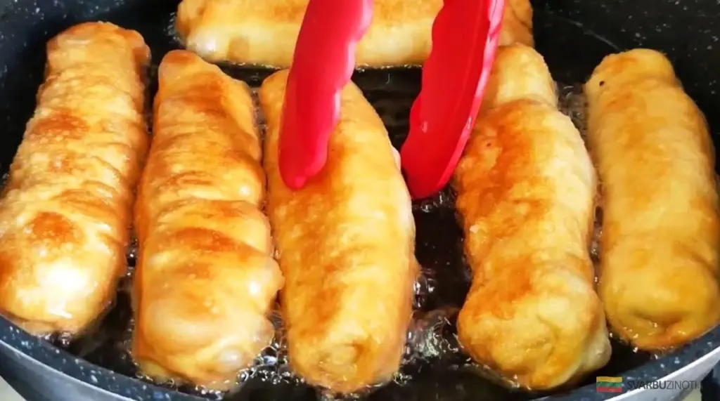 Sultingi vištienos pyragėliai: Atidėk beliašus ir čeburekus į šalį, atėjo metas naujam favoritui!