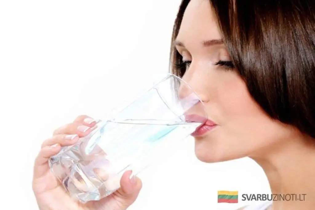 Ten sekretów wody alkalicznej: jak oczyścić organizm i wspomóc walkę z chorobami