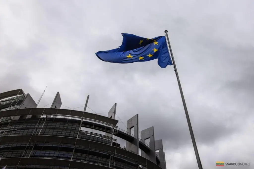 Unia Europejska po czterech latach wojny: między sankcjami a podziałami