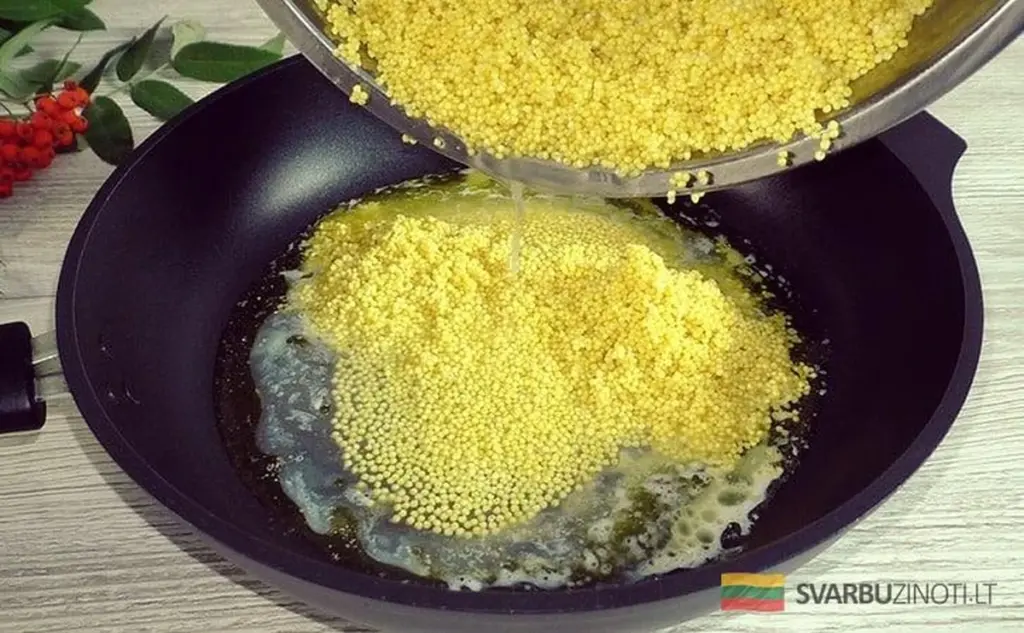 Chcesz szybkiego dodatku do obiadu? Zamiast gotować kaszę, upiecz ją w piekarniku. Efekt cię zaskoczy!