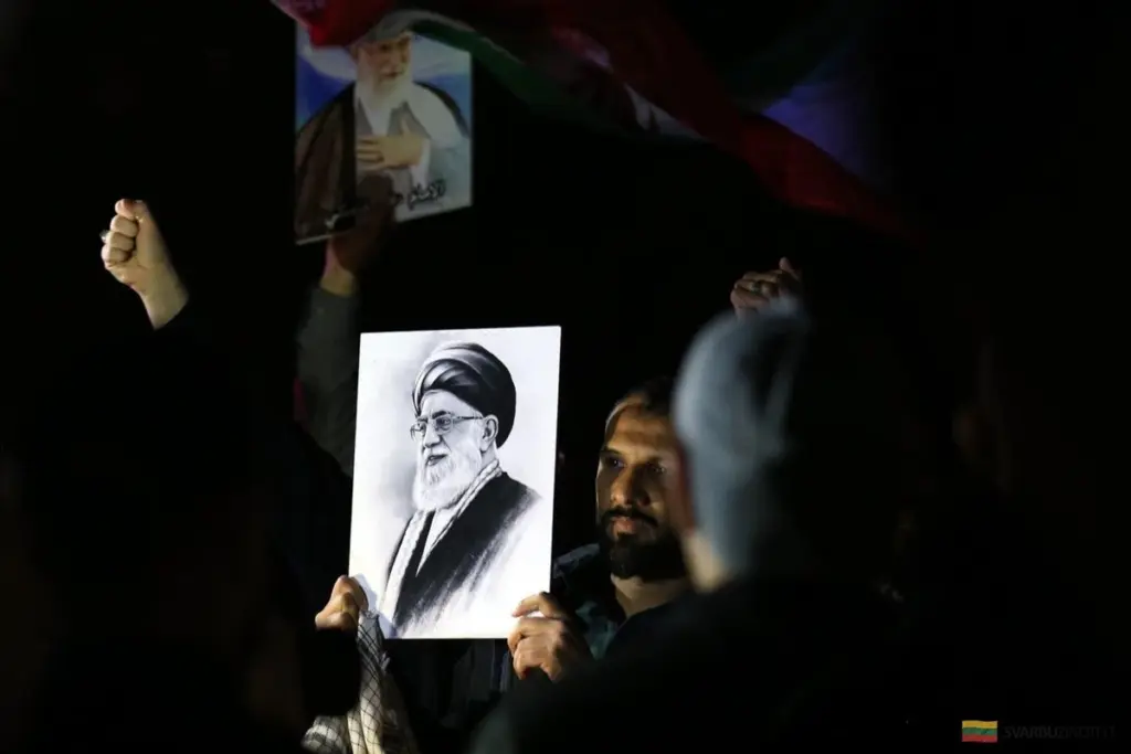 Chwila prawdy dla Iranu: Kto zastąpi ajatollaha Chameneiego i co to oznacza dla świata?