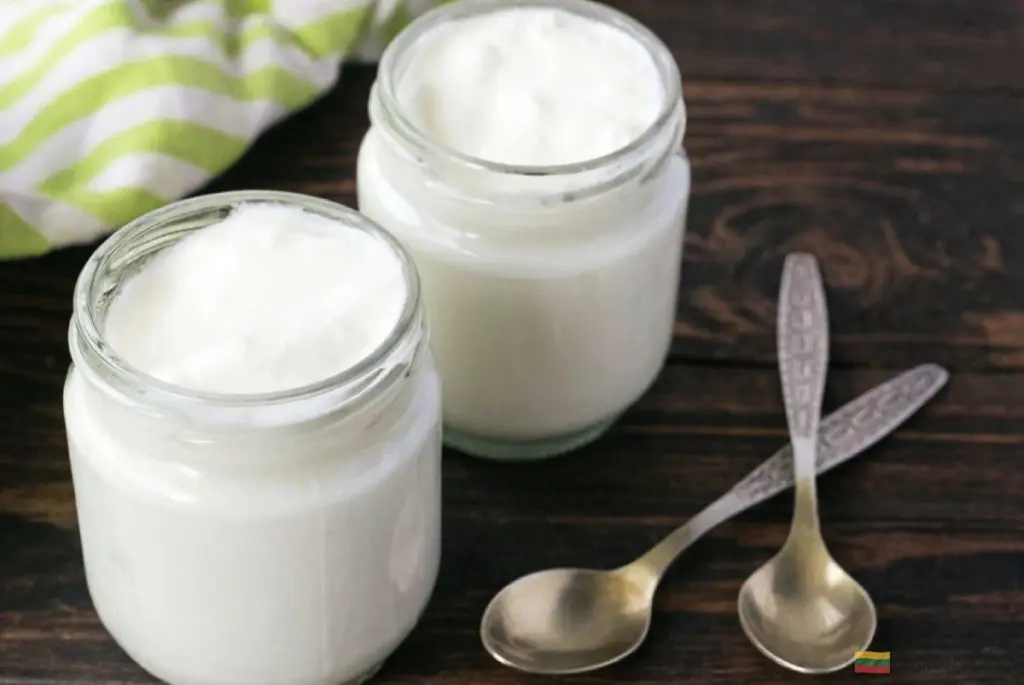 Domowy jogurt bez zbędnych wydatków i specjalistycznego sprzętu: prosty przepis