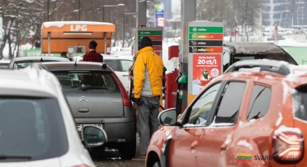 Gdy ceny paliwa szybują w górę, kierowcy w Polsce dostają kolejny zimny prysznic. Nie dla wszystkich ta wiadomość będzie dobra.