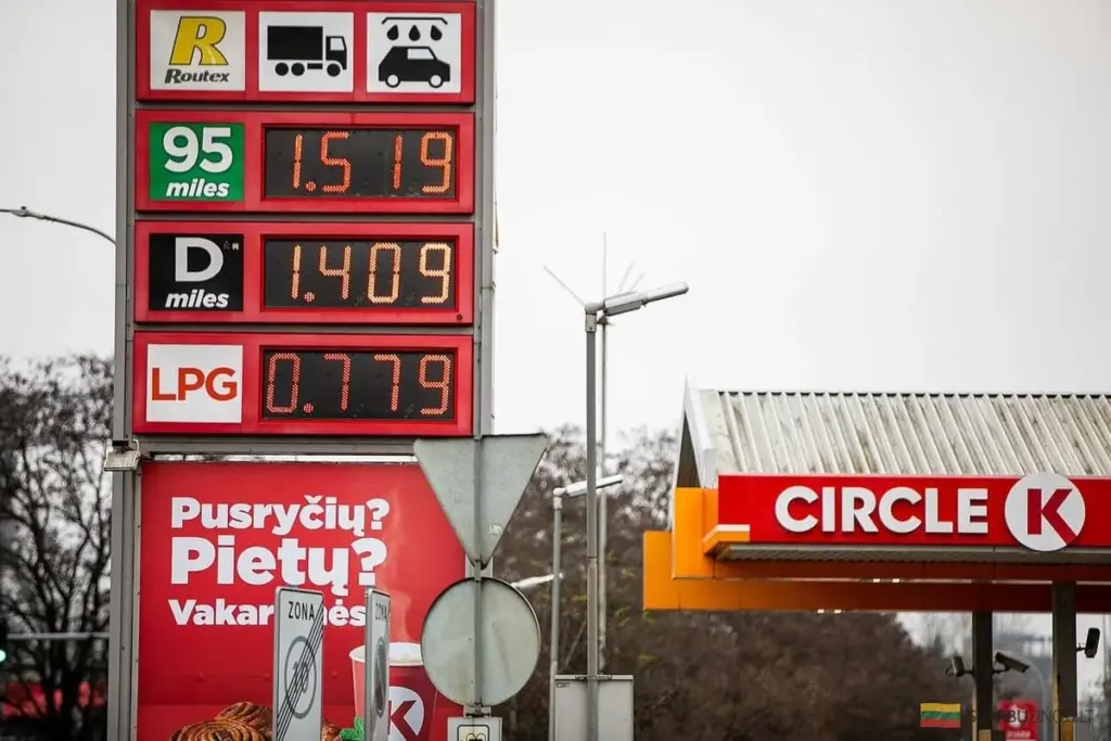 Jak oszczędzać na paliwie? 7 prostych trików, które pokochasz