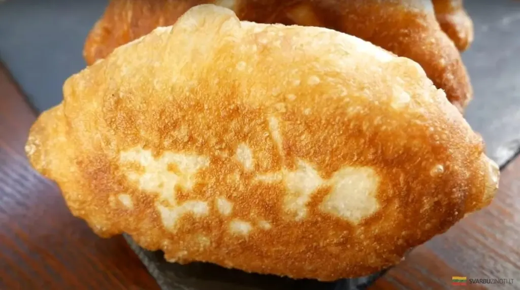 Pieczone pierożki z ciasta francuskiego: sekret udanego obiadu z majonezem