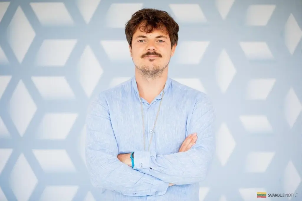 Sztuczna inteligencja w pracy: co wie o Tobie i kiedy zacząć się martwić?