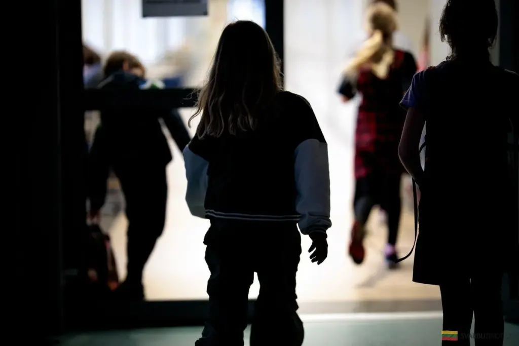 Zmora 6 tysięcy nauczycieli na horyzoncie: Szkoły już dziś odczuwają pustki, ministerstwo zapowiada plan ratunkowy